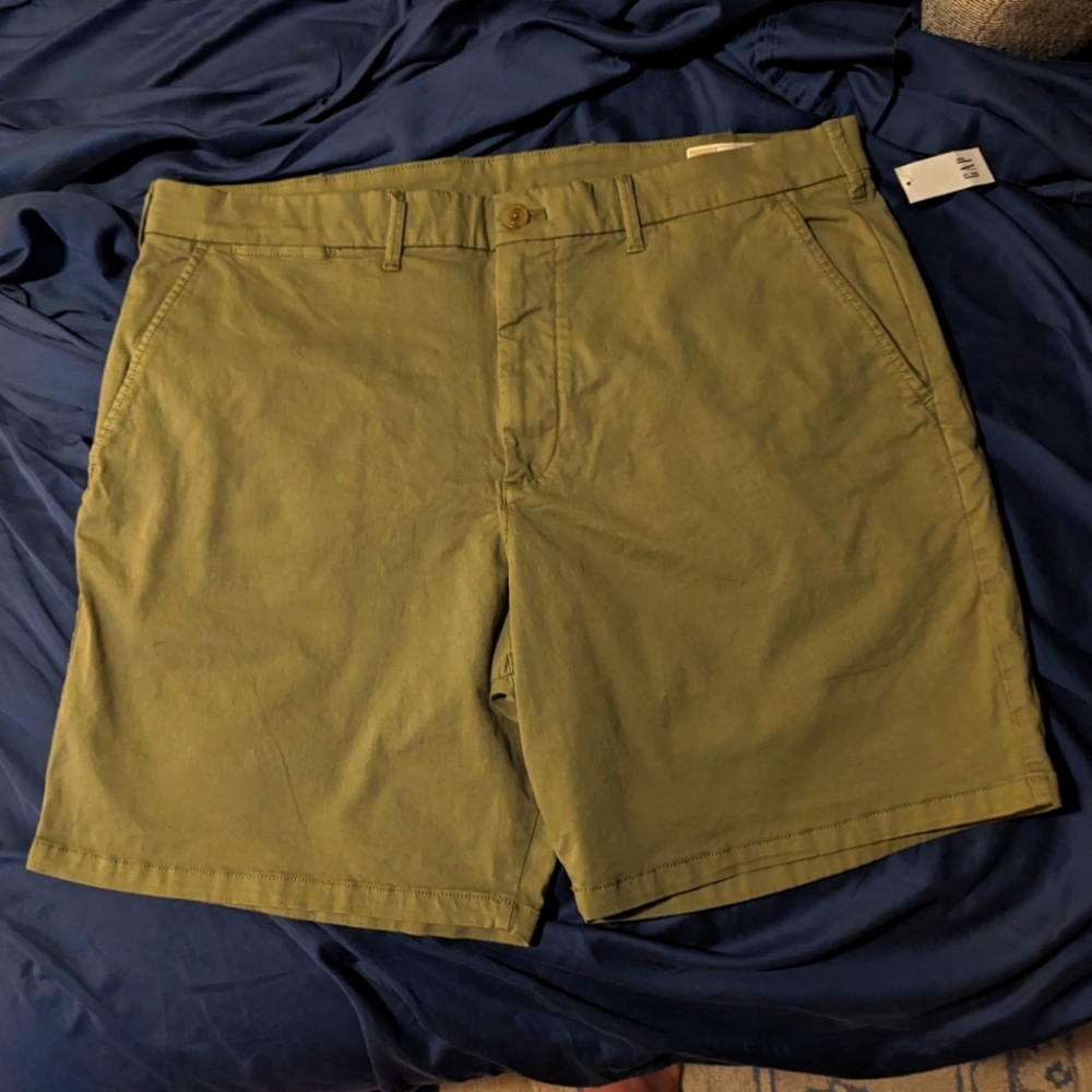 GAP Khakis 8" Men's Shorts - Size 38 - Olive Green 🍏 NWT